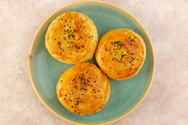 Indian kachori served with chutney
